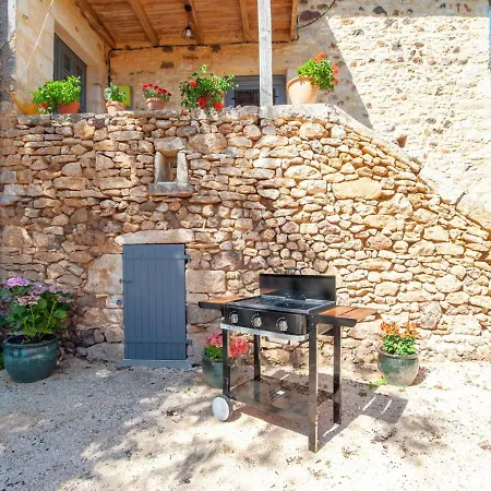 Hébergement de vacances With Private Pool In Loub Jac